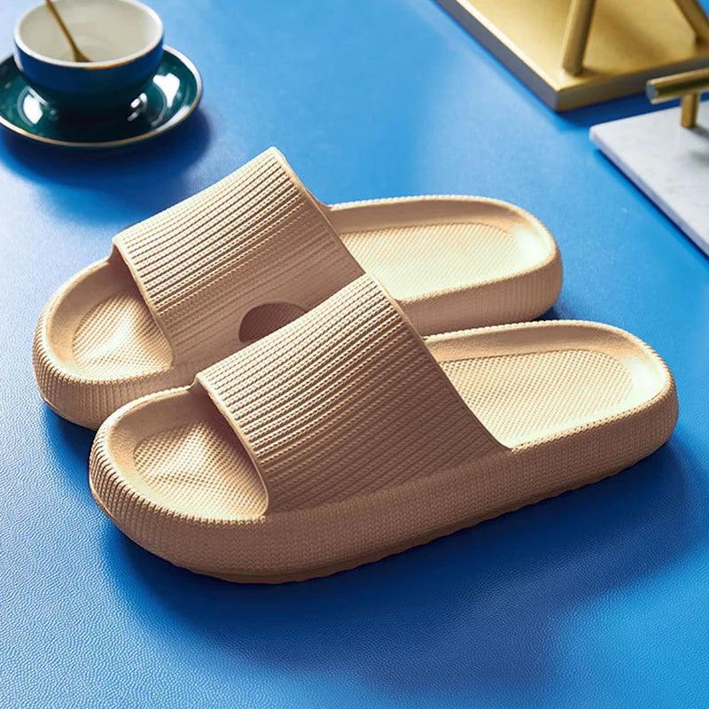 Chinelo de Plataforma para Mulheres no Verão de 2023